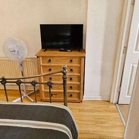 No Frills & Nothing Fancy 1 Bed Studio City Centre Cardiff Eksteriør bilde