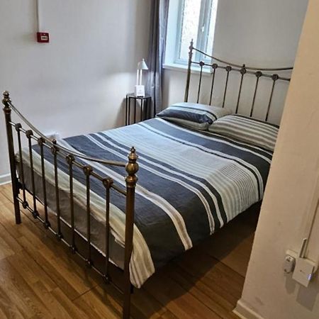 No Frills & Nothing Fancy 1 Bed Studio City Centre Cardiff Eksteriør bilde